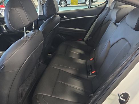 Used 2025 Genesis G70 2.5T image 10