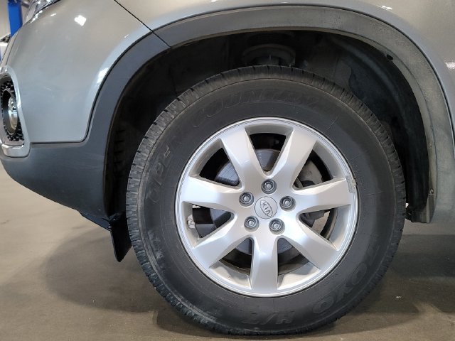 Used 2011 Kia Sorento LX w/ Convenience Pkg AWD/4WD image 13