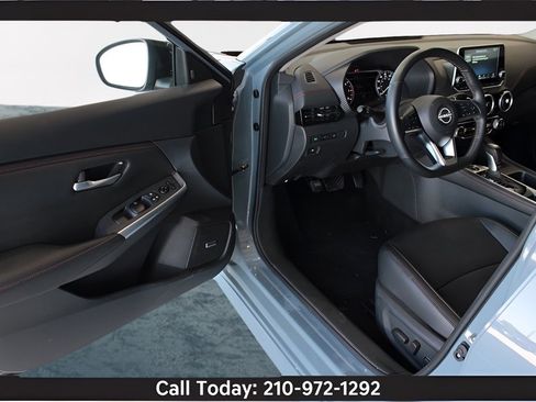 Used 2025 Nissan Sentra SR w/ SR Premium Package image 16