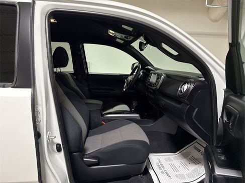 Used 2023 Toyota Tacoma TRD Off-Road image 21