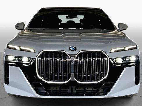 Certified 2025 BMW 740i 740i image 4
