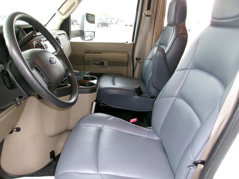 Used 2014 Ford E-450 and Econoline 450 Super Duty w/ Motorhome Prep Package RWD image 13