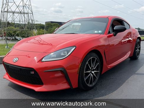Used 2022 Toyota GR86 w/ ALL Weather Mat Package (TMS) RWD image 4