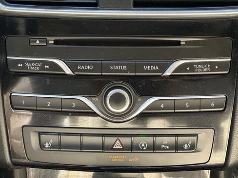 Used 2017 INFINITI QX30 Premium w/ Navigation Package FWD image 18