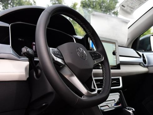 New 2025 Volkswagen Taos SE image 11