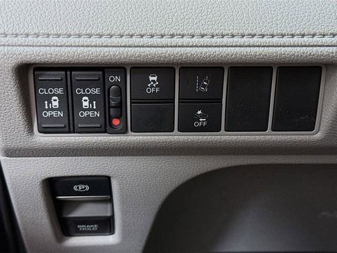 Used 2018 Honda Odyssey EX image 10