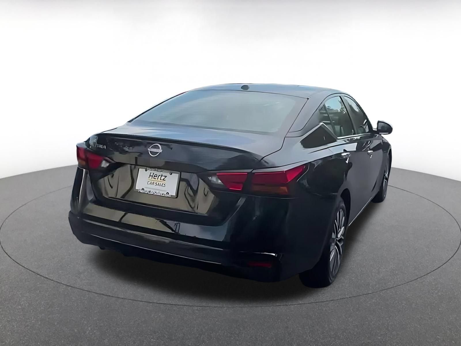 Used 2025 Nissan Altima 2.5 SV FWD image 14