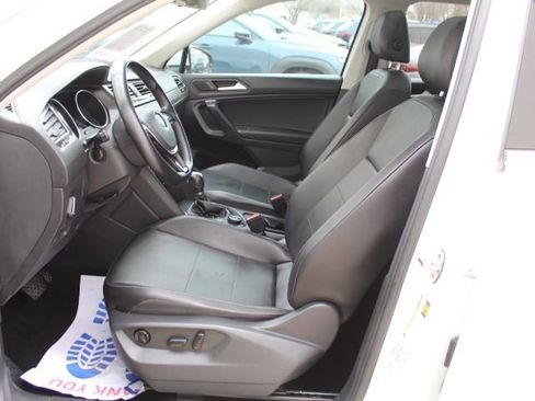 Used 2019 Volkswagen Tiguan SE image 30