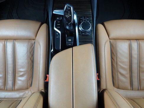 Used 2019 BMW 540i image 24