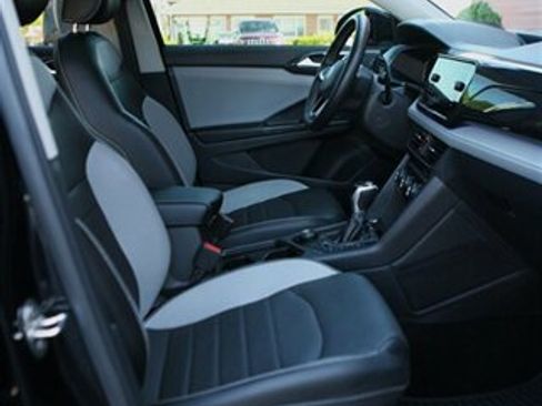 Used 2022 Volkswagen Taos SEL w/ Panoramic Sunroof Package AWD/4WD image 17