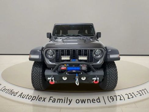 Used 2025 Jeep Wrangler Unlimited Rubicon AWD/4WD image 8