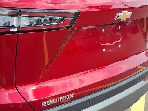 Used 2025 Chevrolet Equinox LT FWD image 23
