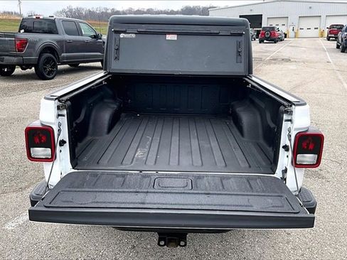 Used 2021 Jeep Gladiator Sport image 36