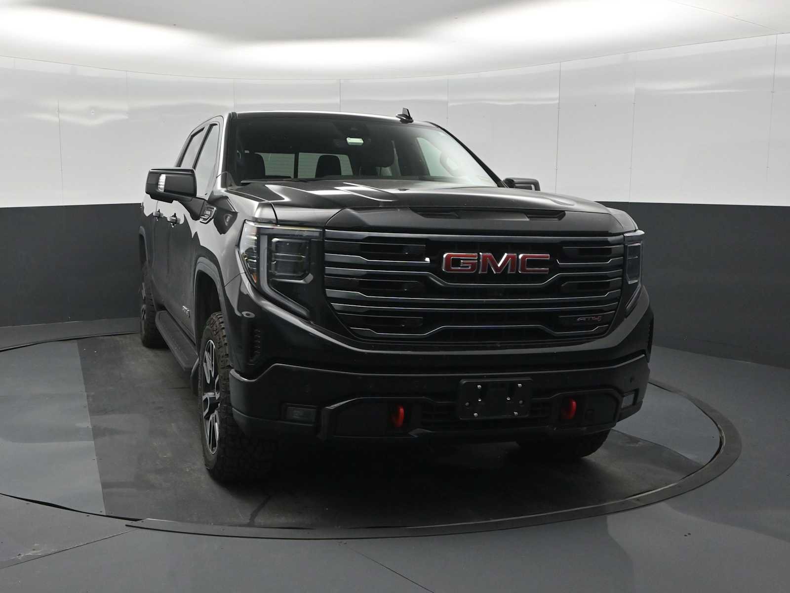 Used 2025 GMC Sierra 1500 AT4 w/ AT4 Premium Package AWD/4WD image 3