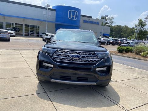 Used 2022 Ford Explorer Limited w/ Equipment Group 301A RWD image 3