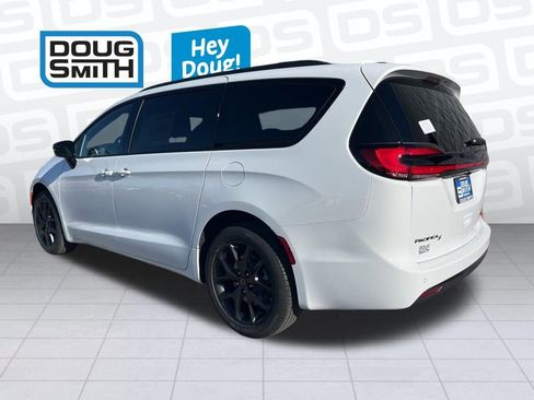 New 2026 Chrysler Pacifica Limited w/ S Appearance Package image 35