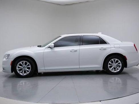 Used 2016 Chrysler 300 Limited RWD image 25