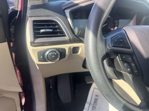 Used 2018 Ford Fusion SE w/ Fusion SE Technology Package image 7