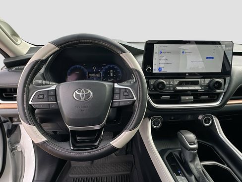 Used 2026 Toyota Grand Highlander FWD image 11