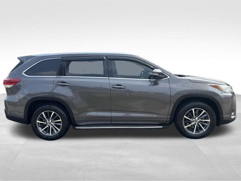 Used 2018 Toyota Highlander XLE FWD image 6