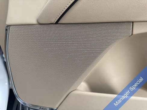 Used 2021 Cadillac Escalade ESV Premium Luxury image 33