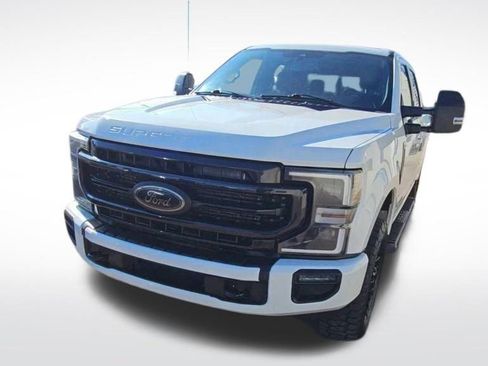 Used 2022 Ford F250 Lariat w/ Black Appearance Package image 4