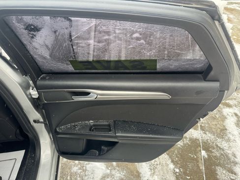 Used 2019 Ford Fusion SE image 15