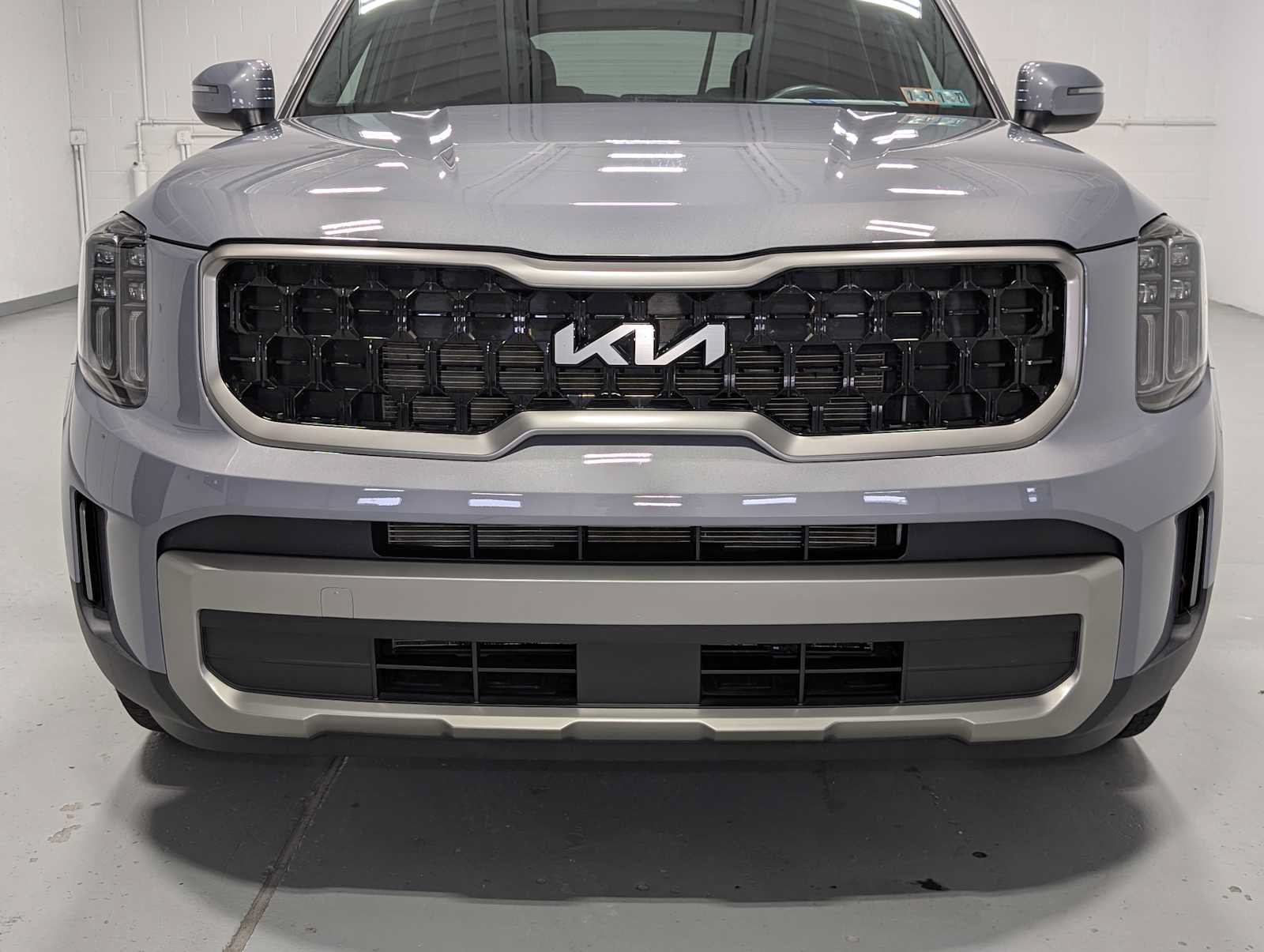 Used 2023 Kia Telluride EX X-Line AWD/4WD image 2