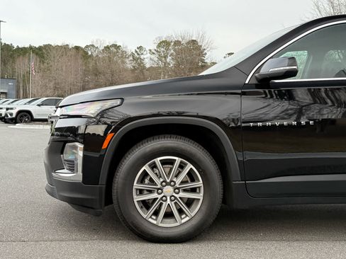 Used 2023 Chevrolet Traverse LT image 12