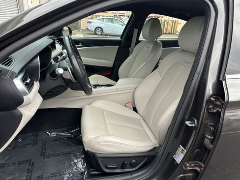 Used 2025 Genesis G70 2.5T image 37