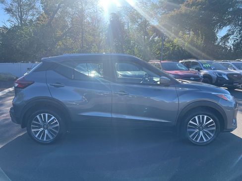 Used 2022 Nissan Kicks SV image 6
