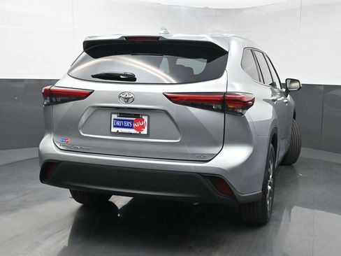 Used 2022 Toyota Highlander XLE image 43