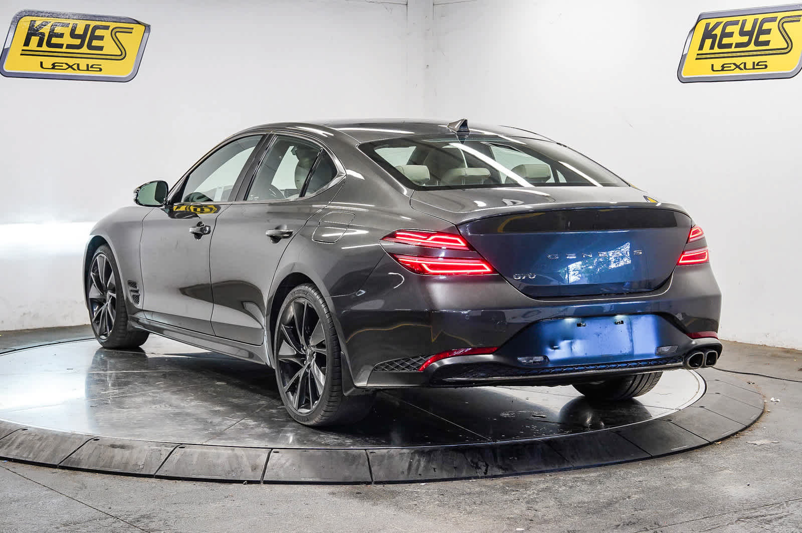 Used 2023 Genesis G70 2.0T w/ Sport Prestige Package RWD image 2