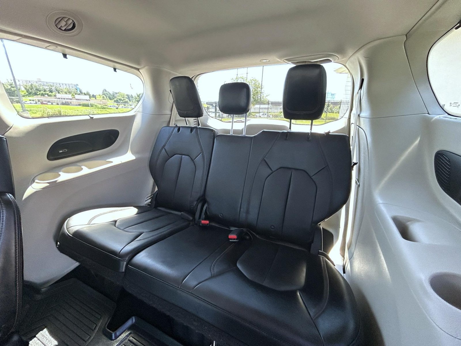 Used 2018 Chrysler Pacifica Touring-L Plus FWD image 21