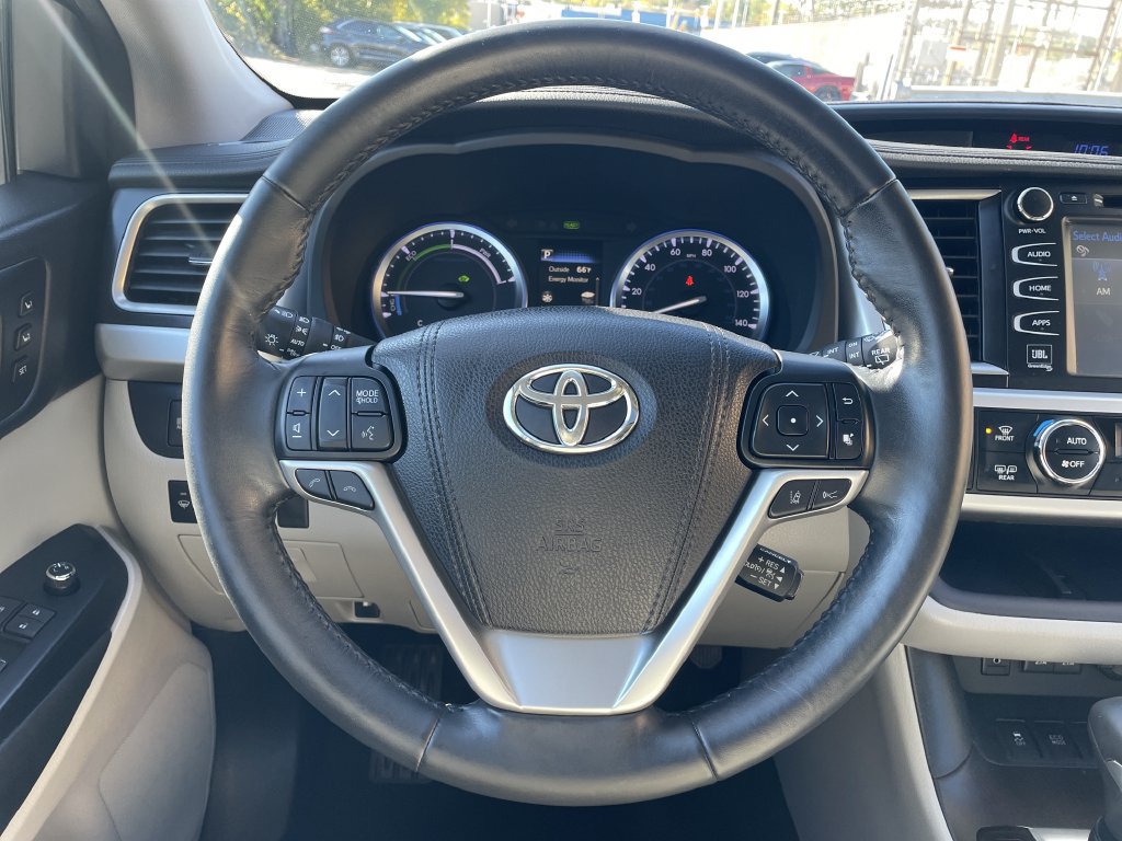 Used 2018 Toyota Highlander Limited AWD/4WD image 16
