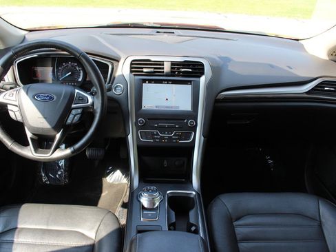 Used 2017 Ford Fusion SE w/ Fusion SE Technology Package AWD/4WD image 30