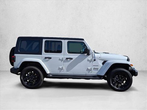 Used 2022 Jeep Wrangler Unlimited Sahara w/ Cold Weather Group AWD/4WD image 4