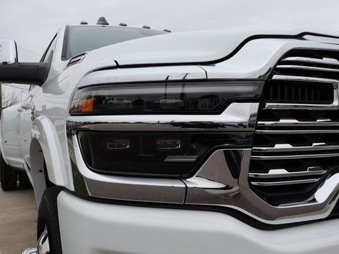 Used 2025 RAM 3500 Limited w/ Max Tow Package image 5