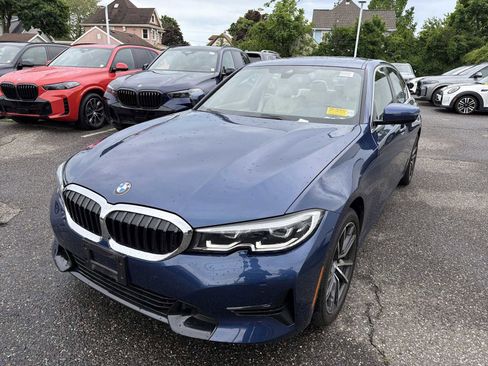 Certified 2022 BMW 330i xDrive Sedan w/ Driving Assistance Package AWD/4WD image 4