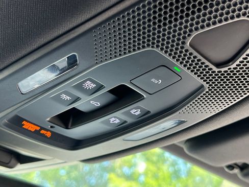Certified 2025 Porsche Cayenne AWD/4WD image 34