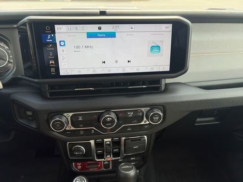 Used 2024 Jeep Gladiator Sport AWD/4WD image 24