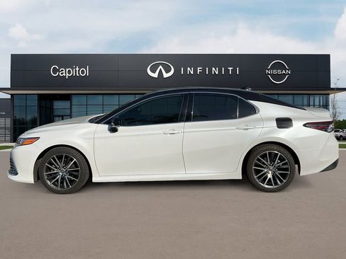 Used 2021 Toyota Camry XLE image 8