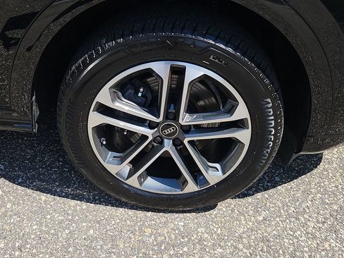 Certified 2025 Audi Q5 Premium w/ Convenience Package AWD/4WD image 9