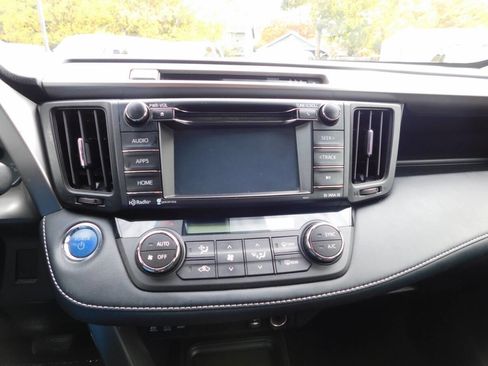 Used 2018 Toyota RAV4 LE Plus image 10