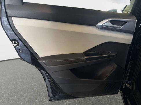 New 2026 Volkswagen Taos SE image 11