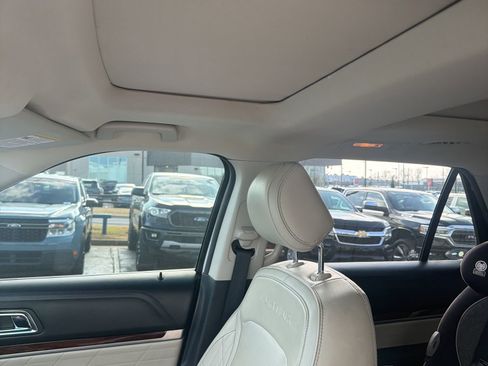 Used 2017 Ford Explorer Platinum image 12