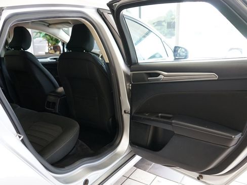 Used 2018 Ford Fusion SE w/ Fusion SE Technology Package FWD image 45