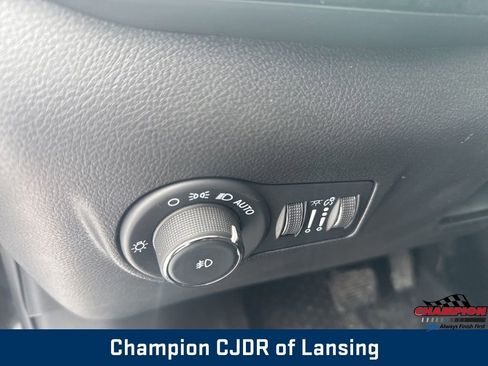 Used 2025 Jeep Compass Trailhawk image 22