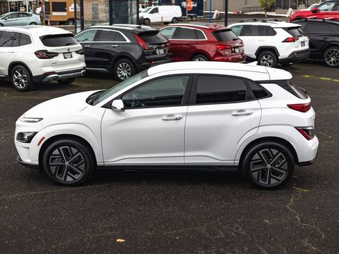 Used 2023 Hyundai Kona SE w/ Cargo Package image 12