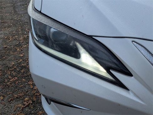 Used 2025 Lexus ES 300h 300h image 10